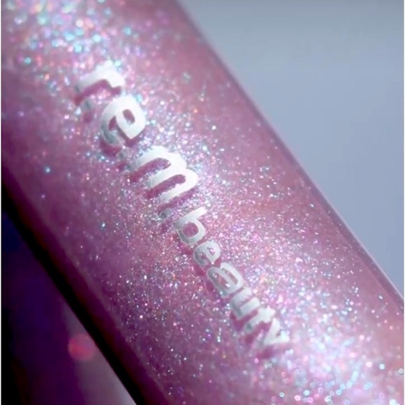 R.E.M Beauty On Your Collar Plumping Lipgloss in Chuckie BNIB - Picture 4 of 16